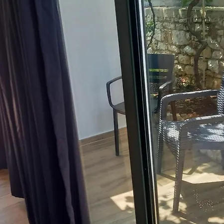 Lino House * Saranda